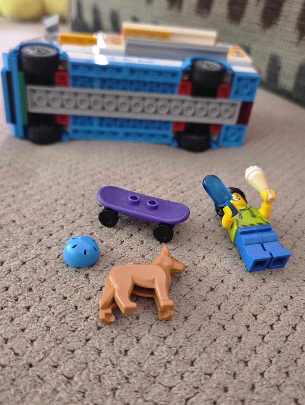 Lego City Ice Cream Truck 60253 Retired set 200 pcs 99% complete Different wig - Picture 14 of 16